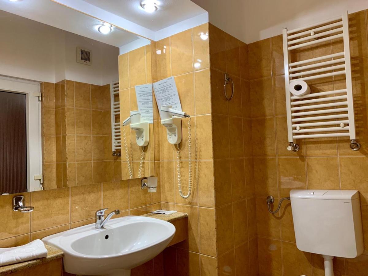 Hotel Victoria Cluj-Napoca Ngoại thất bức ảnh