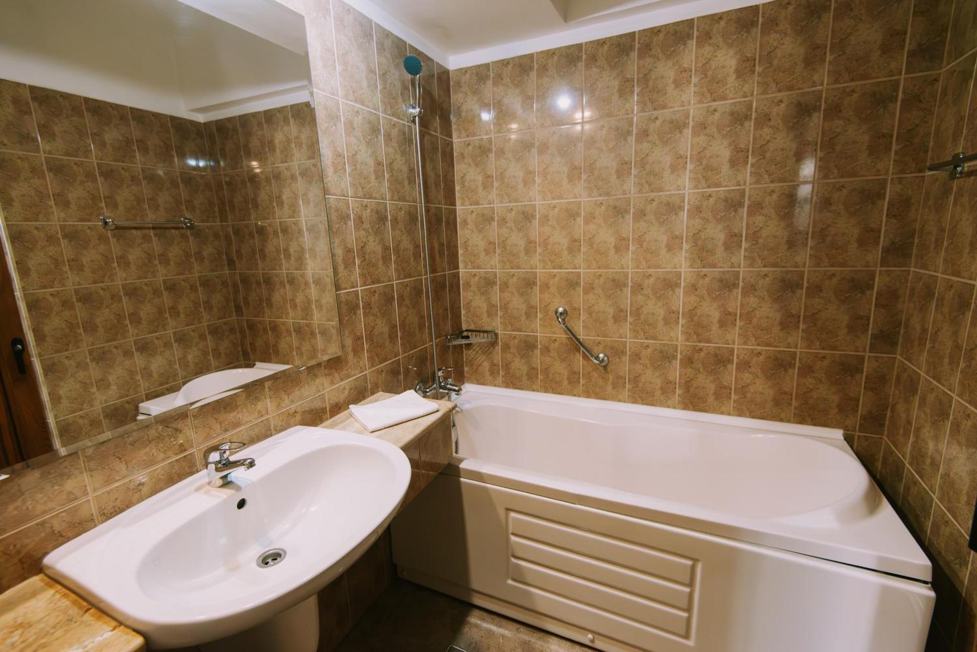 Hotel Victoria Cluj-Napoca Ngoại thất bức ảnh
